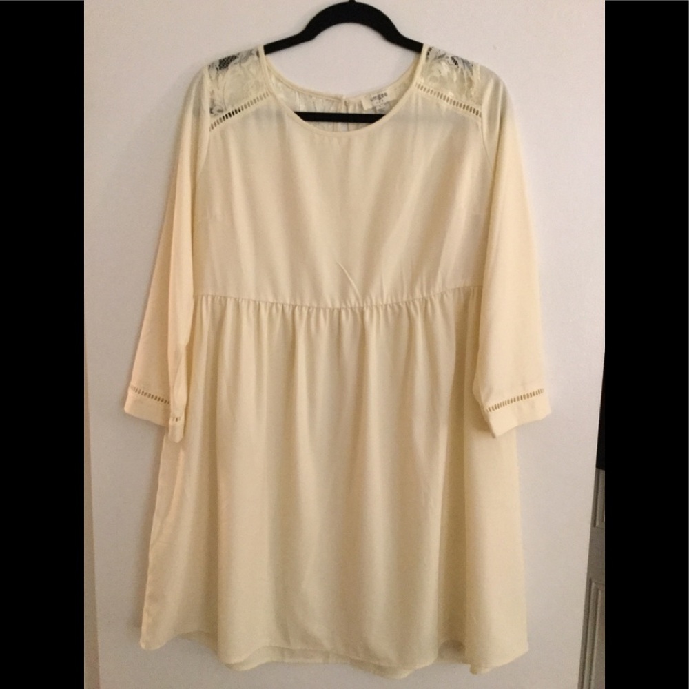 Boho chic cream dress with lace detail